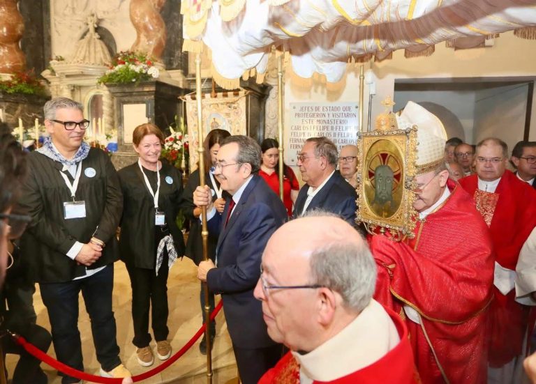 Del lienzo al alma:El milagro de una mirada de Gracia que sostiene a un pueblo