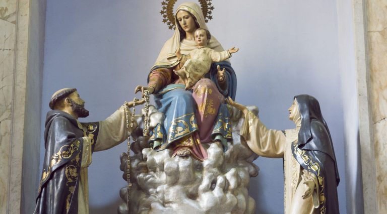 La Virgen del Rosario, camino para vivir en Cristo